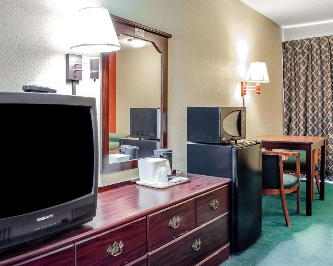 Rodeway Inn Harrisburg Exteriér fotografie