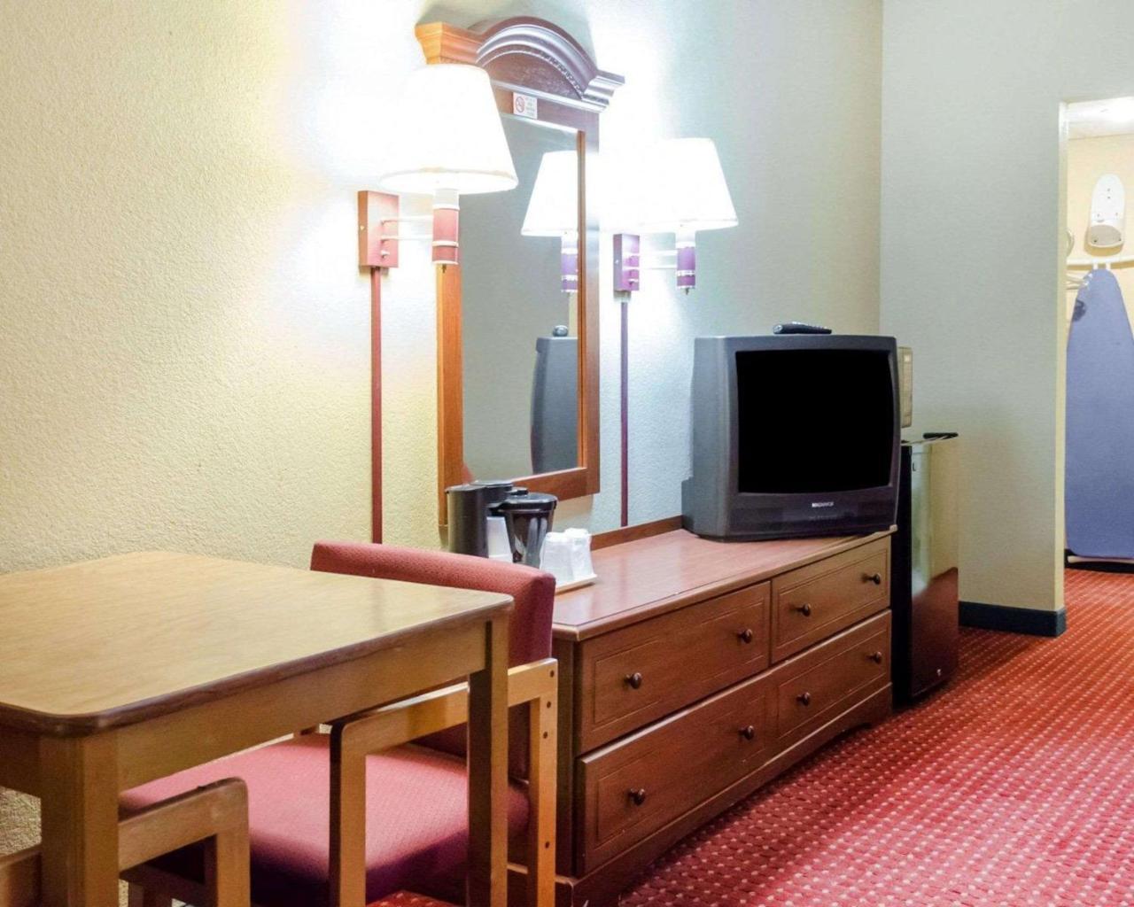 Rodeway Inn Harrisburg Exteriér fotografie