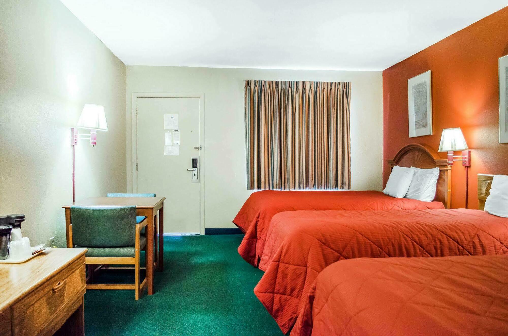 Rodeway Inn Harrisburg Exteriér fotografie