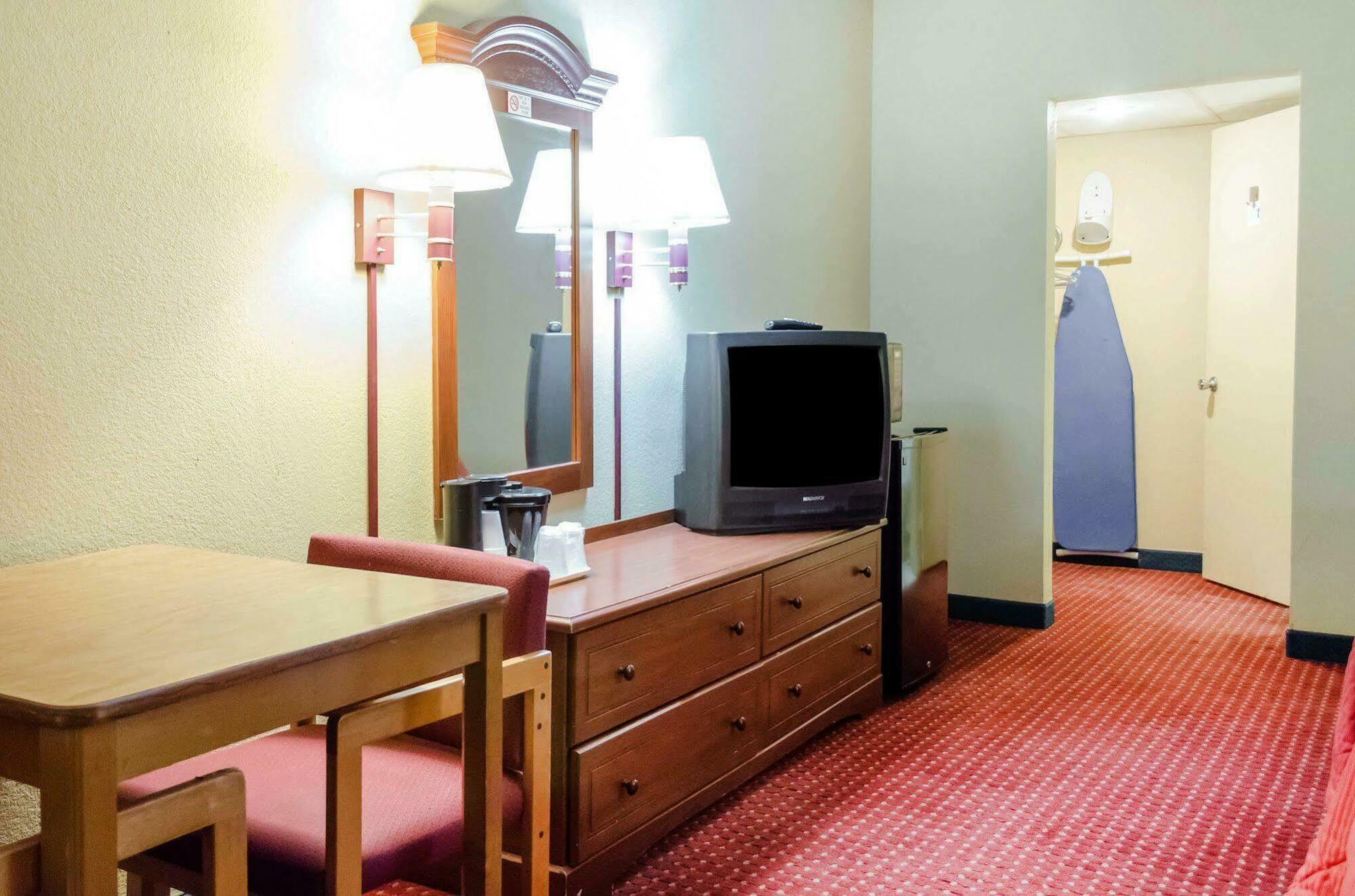 Rodeway Inn Harrisburg Exteriér fotografie